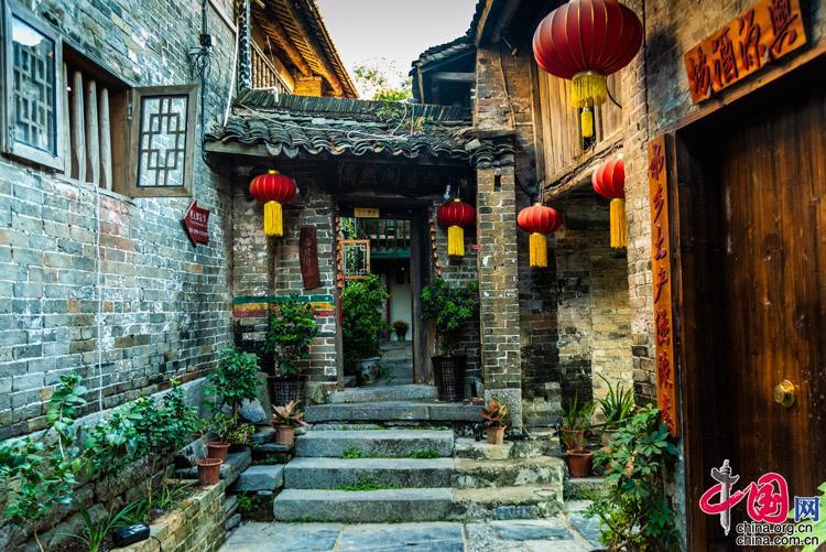 年纪轻轻白了头？别急着染发，这些方法更靠谱